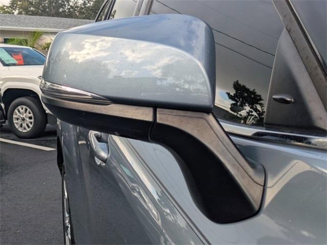 used 2021 Toyota Highlander car, priced at $27,499