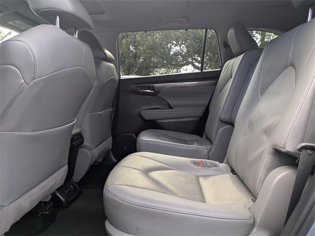 used 2021 Toyota Highlander car, priced at $27,499