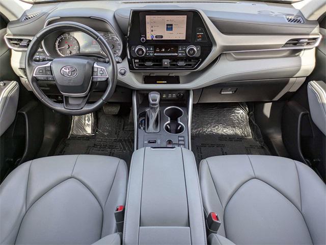 used 2023 Toyota Highlander car, priced at $34,998