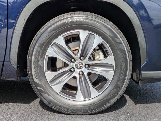 used 2023 Toyota Highlander car, priced at $34,998
