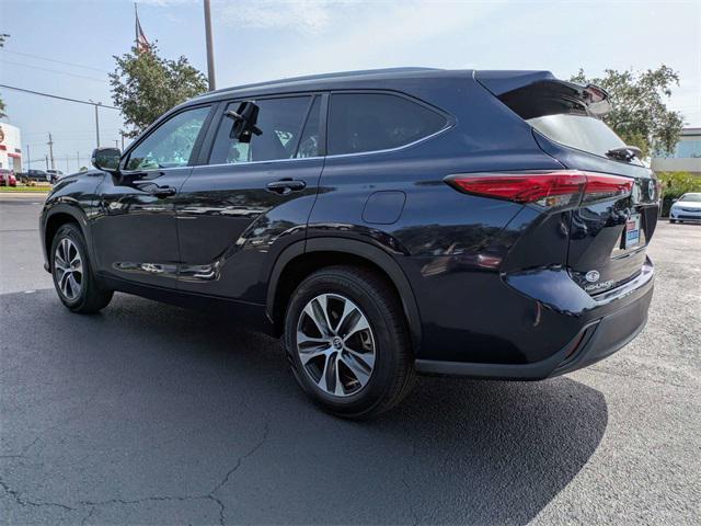 used 2023 Toyota Highlander car, priced at $34,998