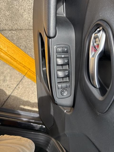 used 2019 Jeep Cherokee car, priced at $12,998