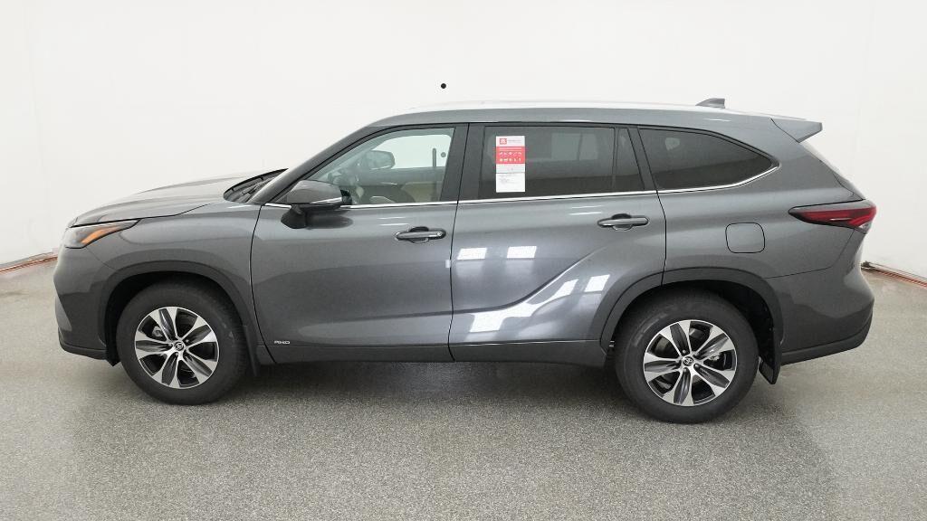 new 2025 Toyota Highlander Hybrid car, priced at $51,897