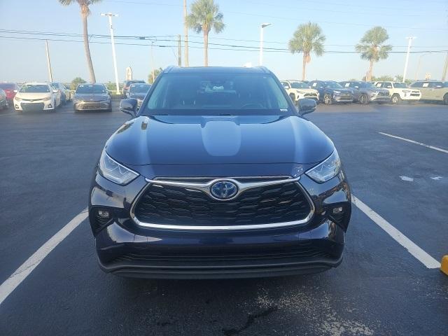 used 2022 Toyota Highlander Hybrid car, priced at $32,886