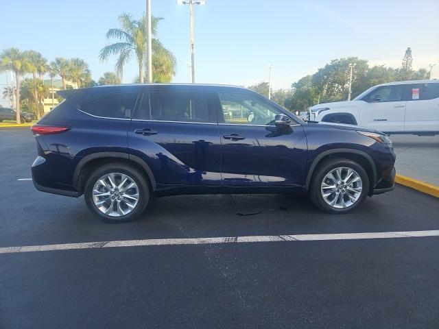 used 2022 Toyota Highlander Hybrid car, priced at $32,886
