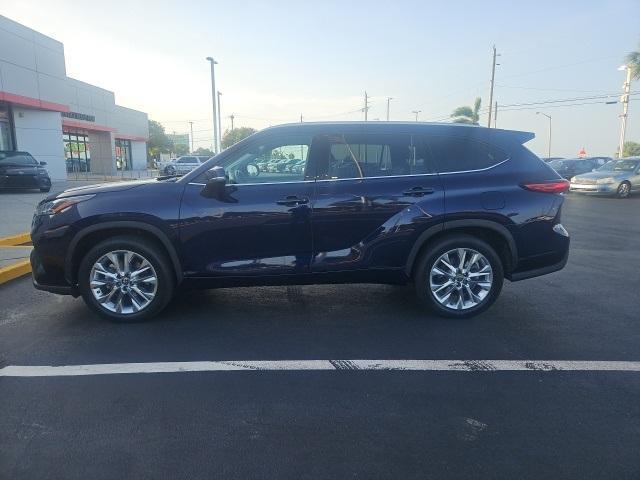 used 2022 Toyota Highlander Hybrid car, priced at $32,886