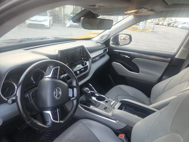 used 2022 Toyota Highlander Hybrid car, priced at $32,886