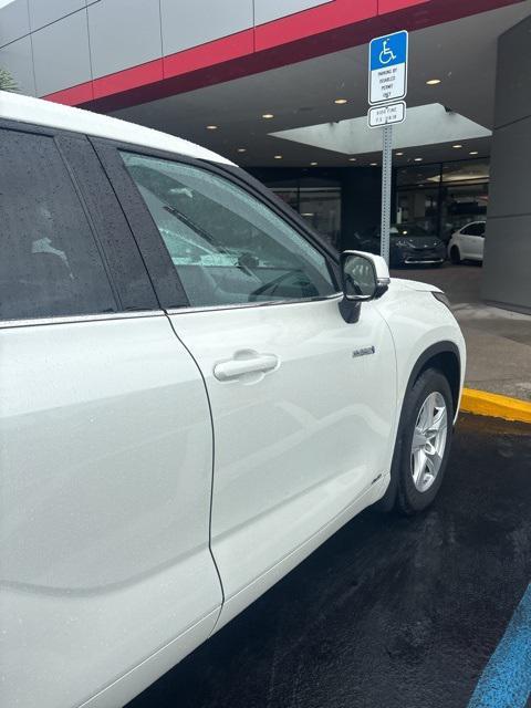 used 2021 Toyota Highlander Hybrid car, priced at $24,885