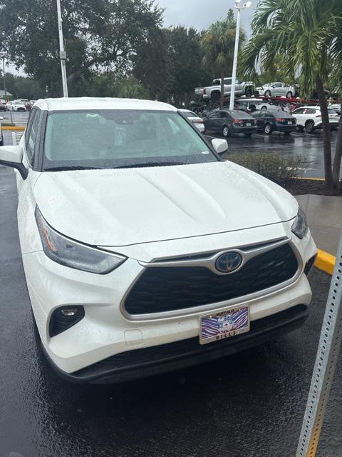 used 2021 Toyota Highlander Hybrid car, priced at $24,885