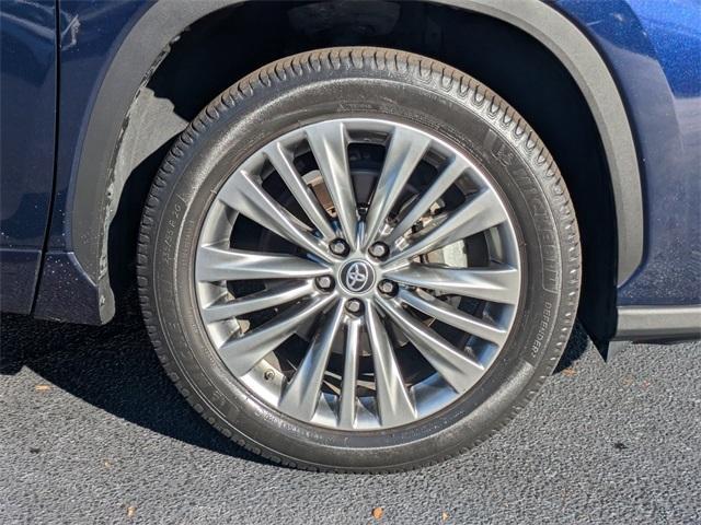 used 2021 Toyota Highlander car, priced at $32,998