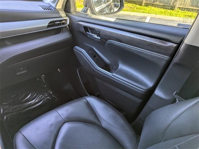 used 2021 Toyota Highlander car, priced at $32,998
