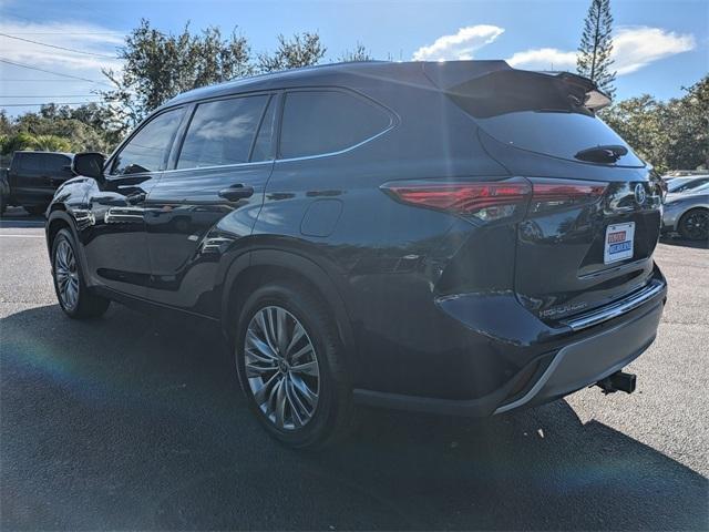 used 2021 Toyota Highlander car, priced at $32,998