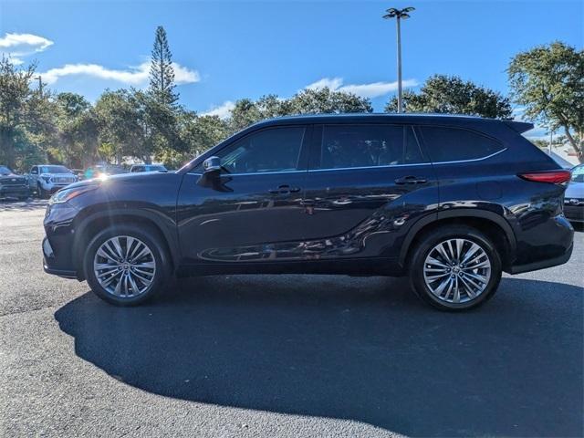 used 2021 Toyota Highlander car, priced at $32,998