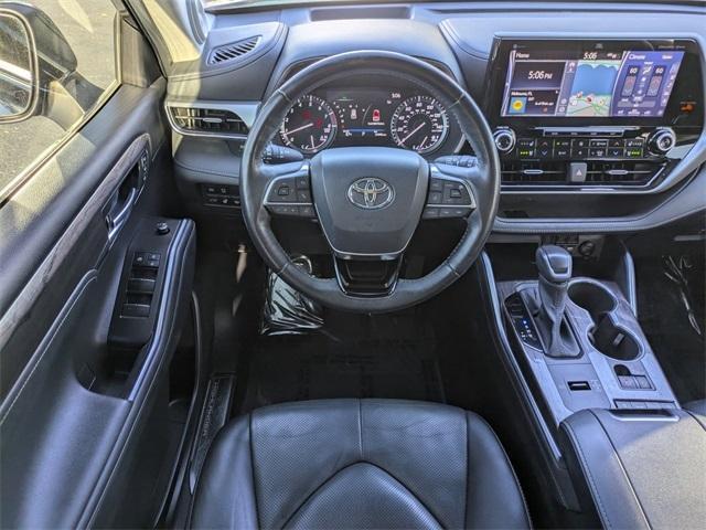 used 2021 Toyota Highlander car, priced at $32,998