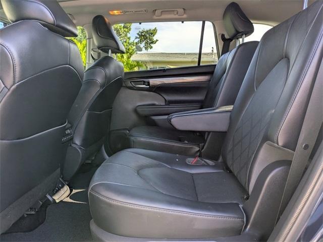 used 2021 Toyota Highlander car, priced at $32,998