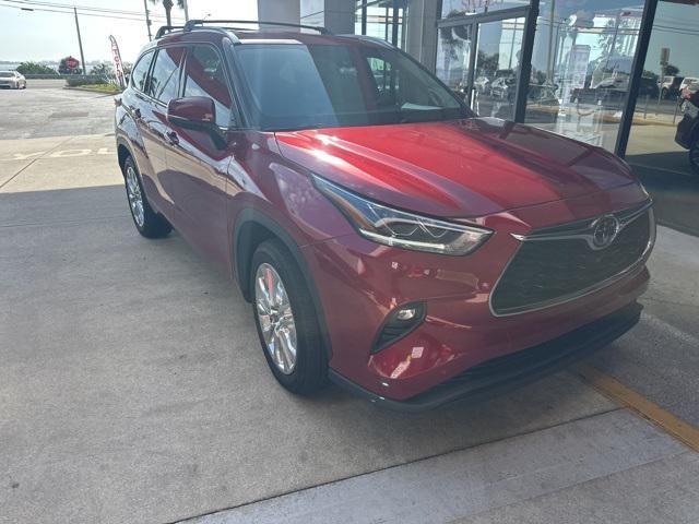 used 2020 Toyota Highlander car, priced at $34,499