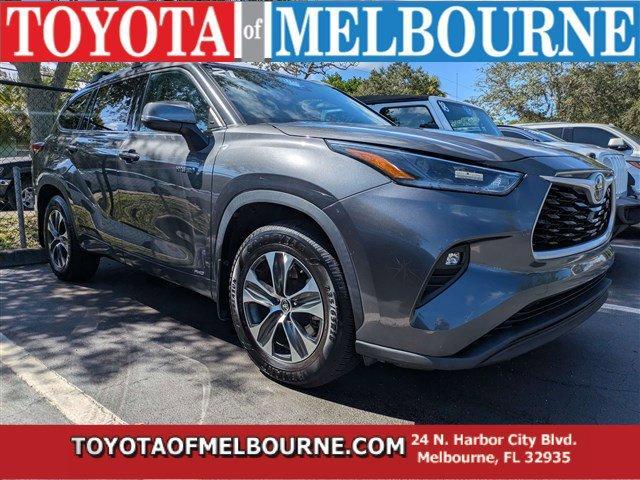 used 2021 Toyota Highlander Hybrid car, priced at $30,998