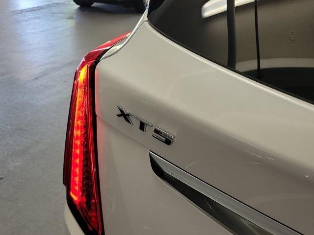 used 2024 Cadillac XT5 car, priced at $36,895