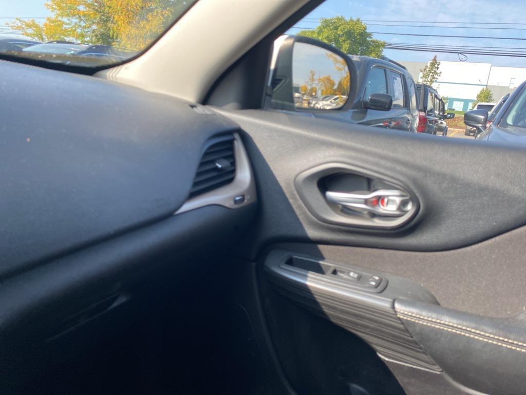 used 2016 Jeep Cherokee car, priced at $9,308