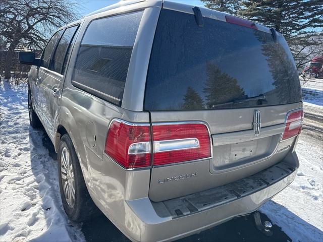 used 2007 Lincoln Navigator car, priced at $3,995