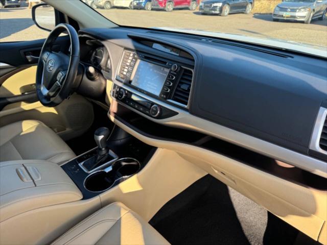 used 2019 Toyota Highlander Hybrid car, priced at $31,699