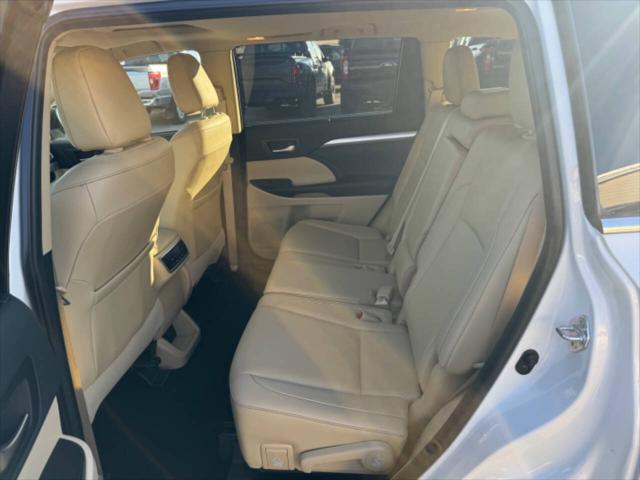 used 2019 Toyota Highlander Hybrid car, priced at $31,699