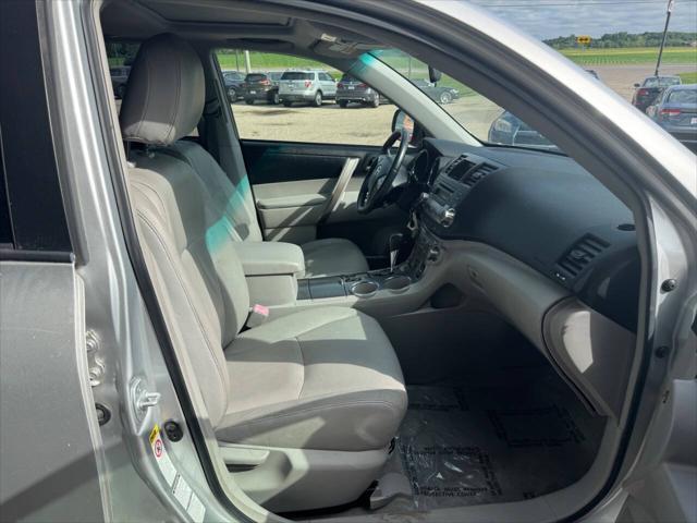 used 2009 Toyota Highlander car, priced at $13,995