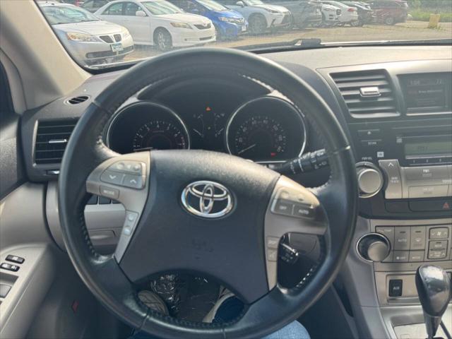 used 2009 Toyota Highlander car, priced at $13,995