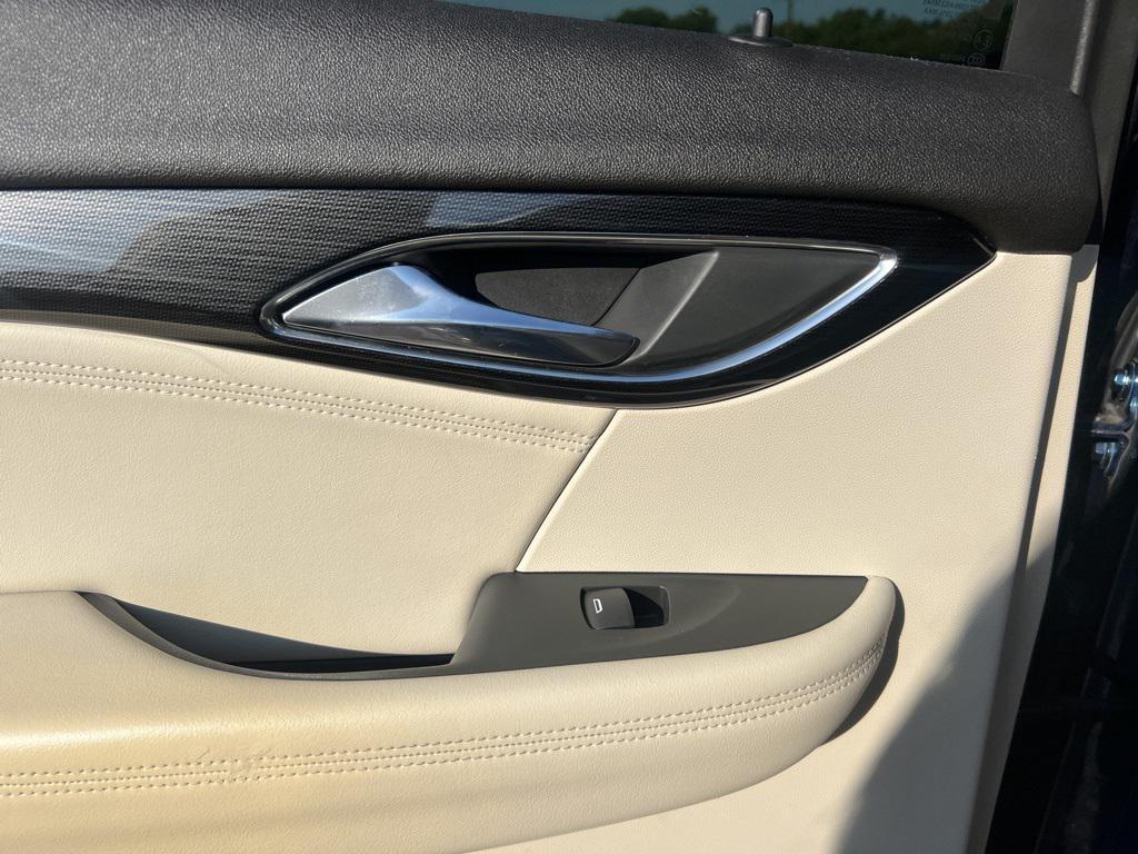 used 2023 Buick Envision car, priced at $20,000