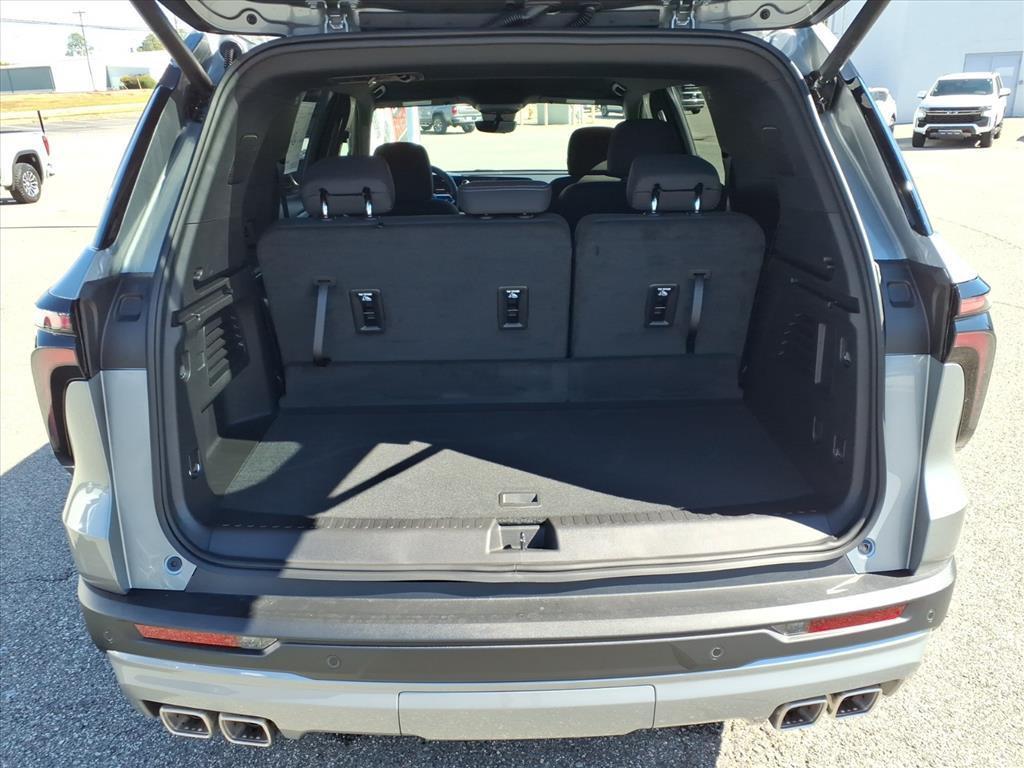 new 2026 Chevrolet Traverse car, priced at $40,270