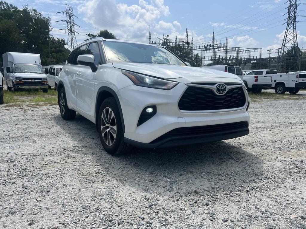 used 2021 Toyota Highlander car, priced at $31,427