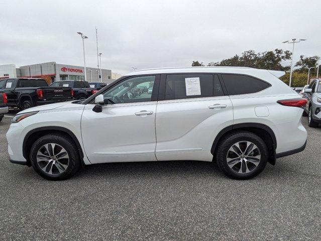 used 2022 Toyota Highlander car, priced at $33,981