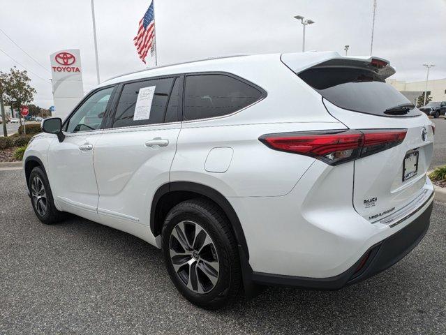 used 2022 Toyota Highlander car, priced at $33,981