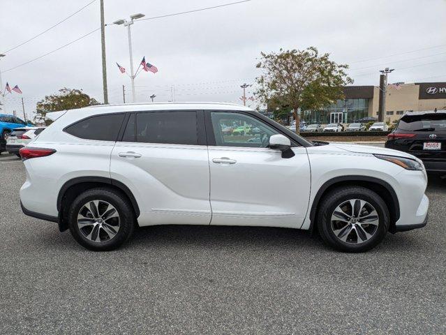 used 2022 Toyota Highlander car, priced at $33,981