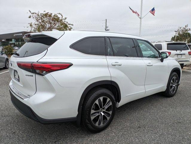 used 2022 Toyota Highlander car, priced at $33,981