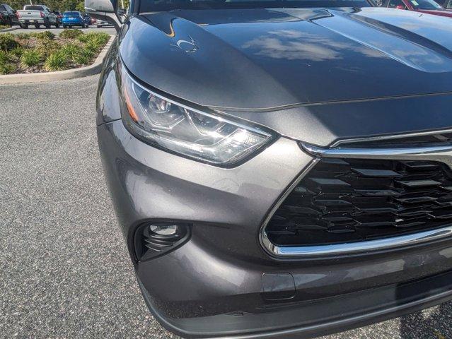 used 2022 Toyota Highlander car, priced at $37,981