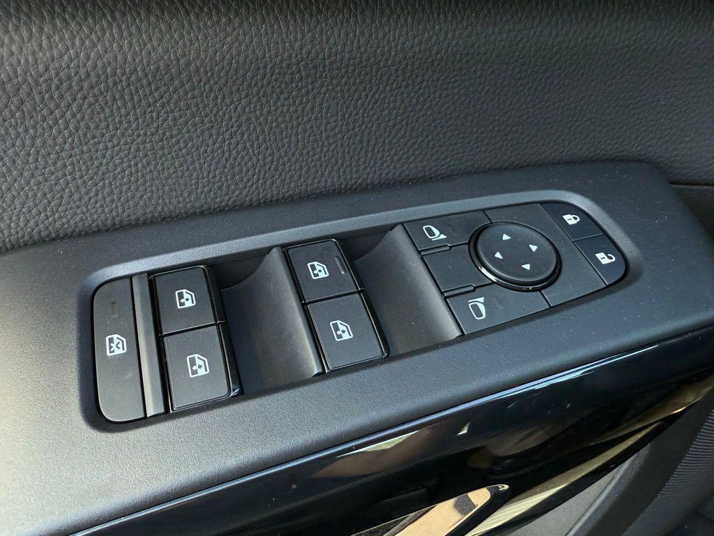 new 2025 Nissan Pathfinder car, priced at $33,948