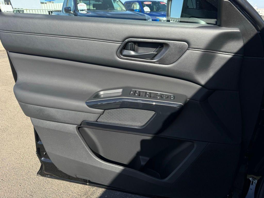new 2025 Nissan Pathfinder car, priced at $33,948