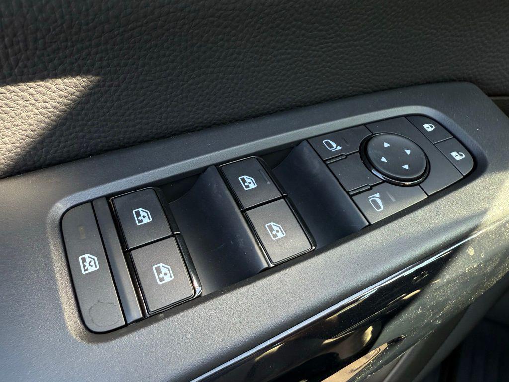 new 2025 Nissan Pathfinder car, priced at $35,711