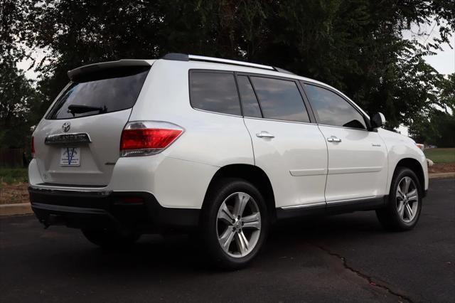 used 2013 Toyota Highlander car, priced at $13,999