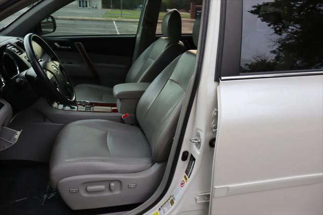 used 2013 Toyota Highlander car, priced at $13,999