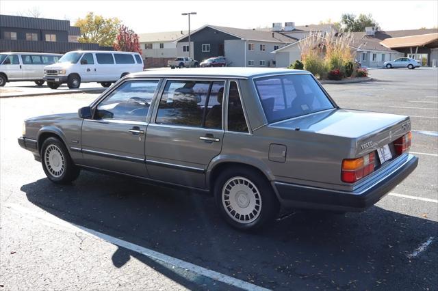 used 1988 Volvo 760 car, priced at $8,999