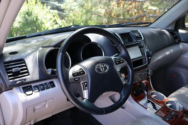 used 2013 Toyota Highlander Hybrid car, priced at $18,999