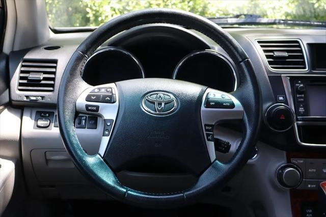 used 2013 Toyota Highlander Hybrid car, priced at $18,999