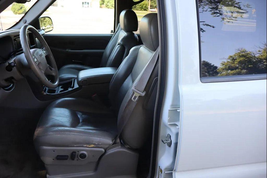used 2005 GMC Yukon car, priced at $5,999