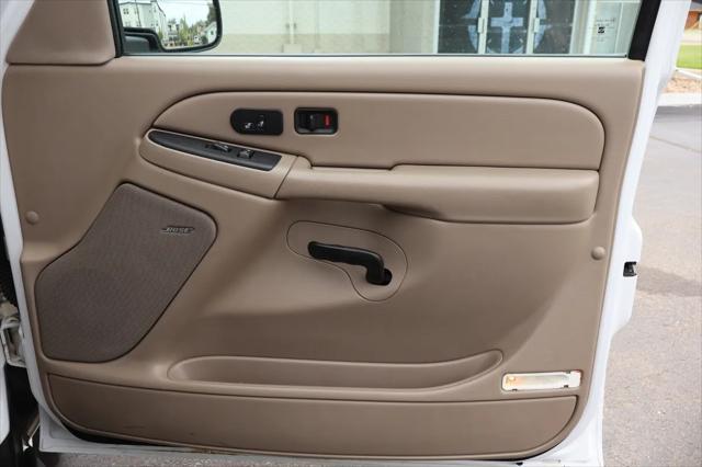 used 2006 Chevrolet Suburban car, priced at $9,999