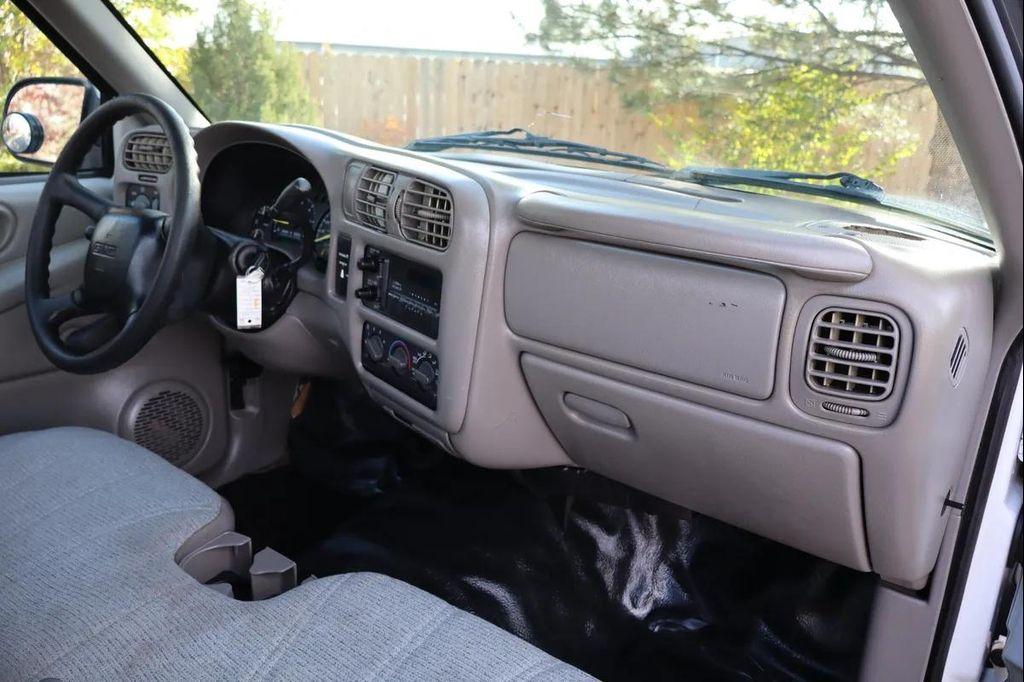 used 2000 GMC Sonoma car, priced at $7,999