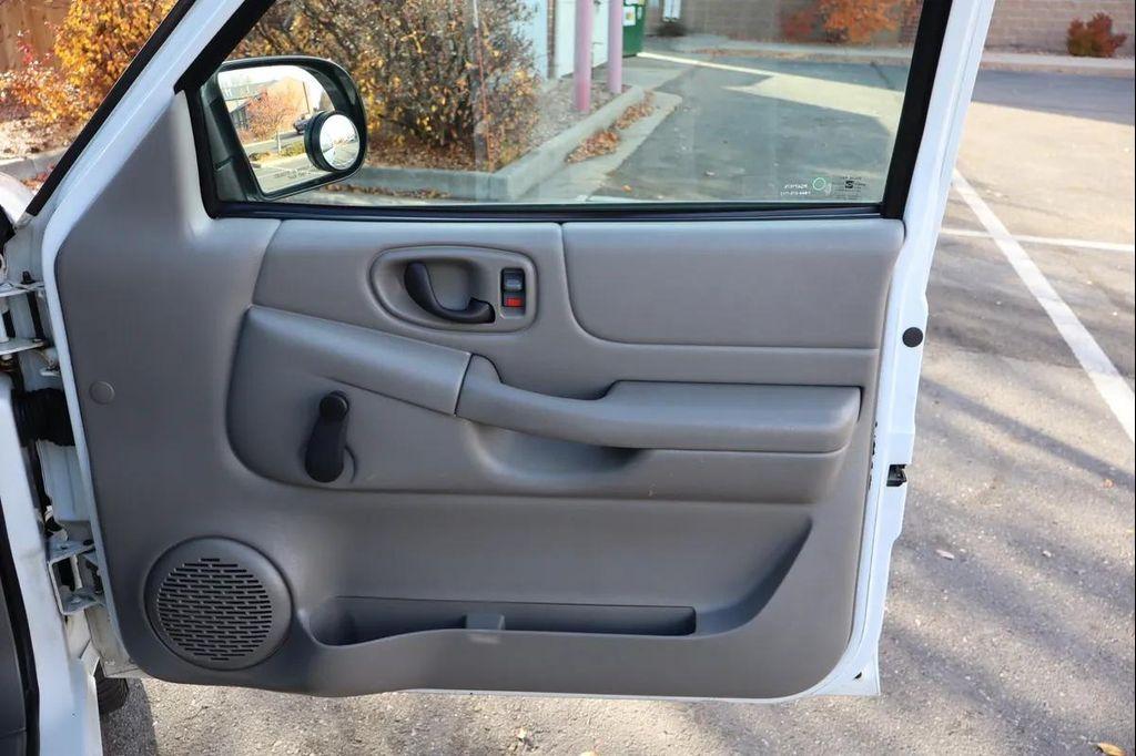 used 2000 GMC Sonoma car, priced at $7,999