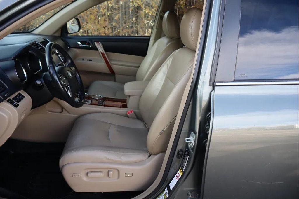 used 2013 Toyota Highlander car, priced at $17,999