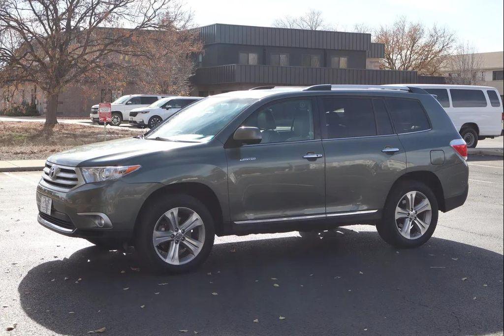 used 2013 Toyota Highlander car, priced at $17,999